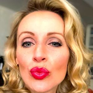 Meet your Posher, Posh